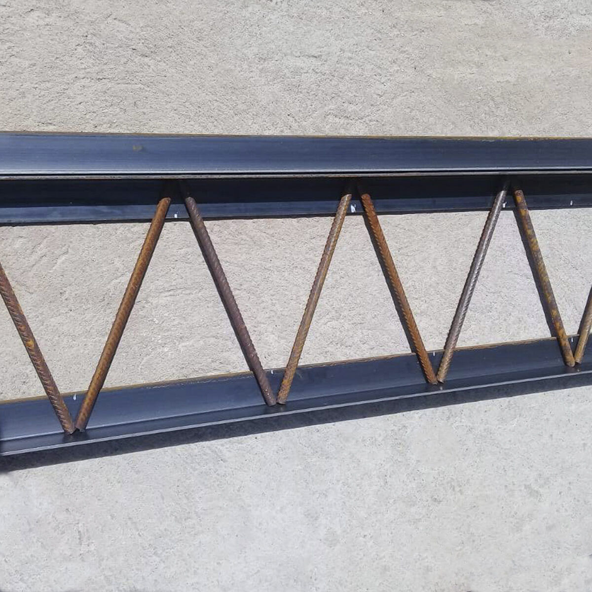 Hierro ángulo negro 2"x1/8" (3.17 mm)